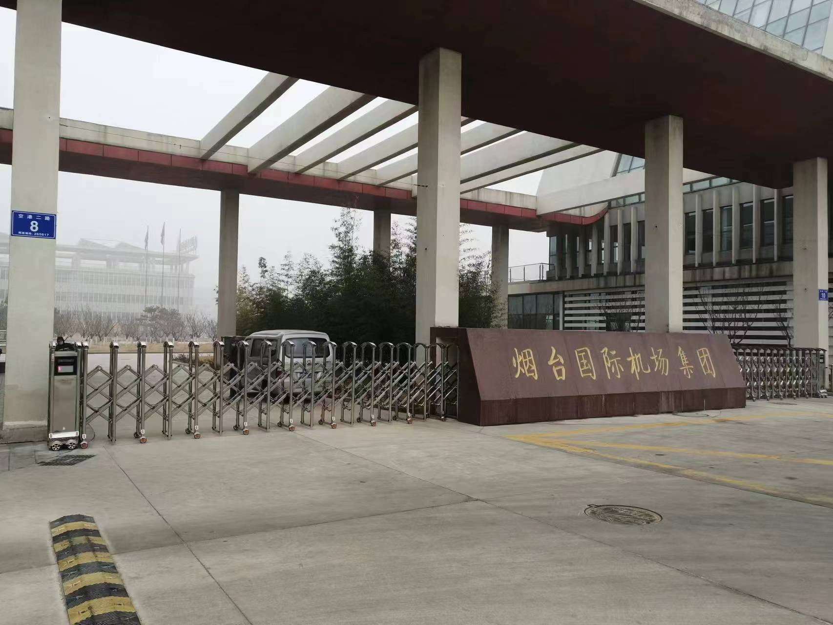 烟台伸缩门